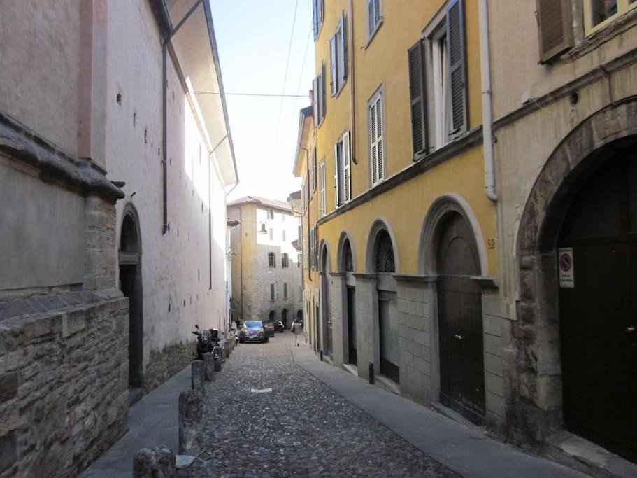 Casa Lalla In Centro Storico A Bergamo Bagian luar foto