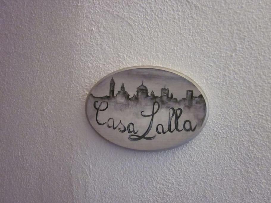 Casa Lalla In Centro Storico A Bergamo Bagian luar foto